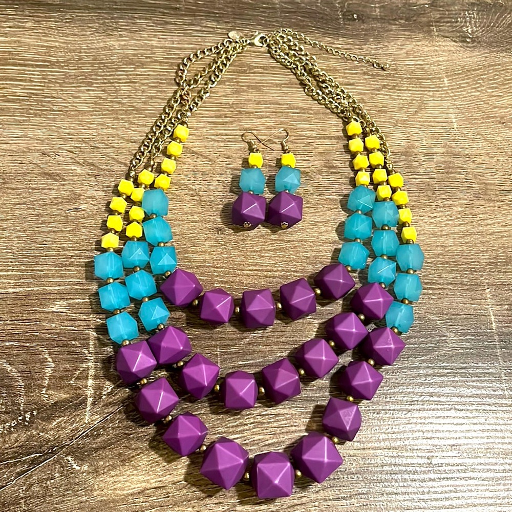 Beaded necklace and earrings set
